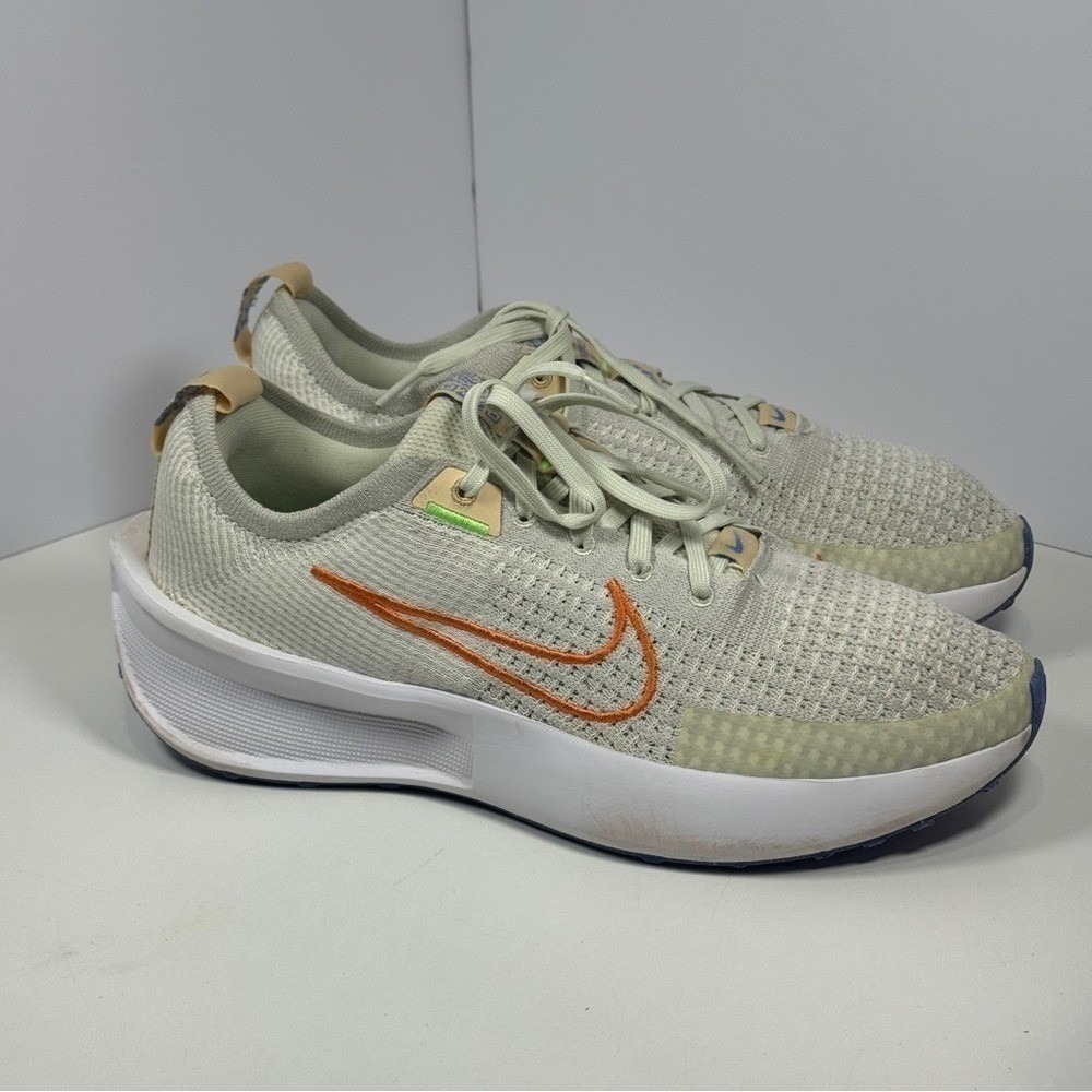Nike Interact Run Women's Light Cream Orange Swoosh Running‎ Shoes Size 9